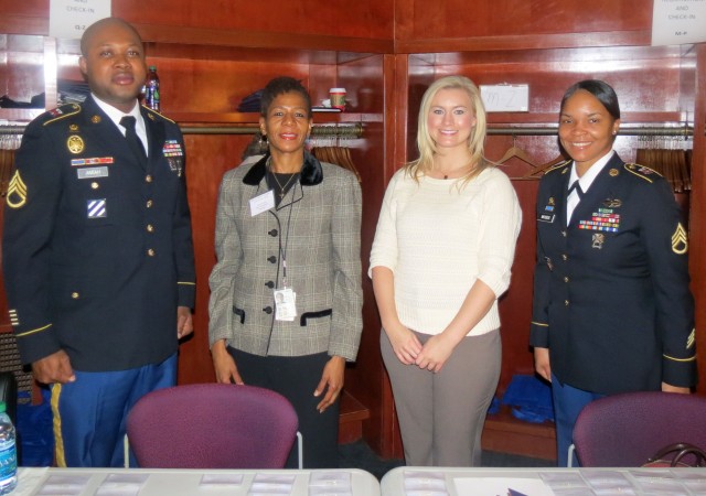 Industry reps flock to Fort Belvoir contracting forum