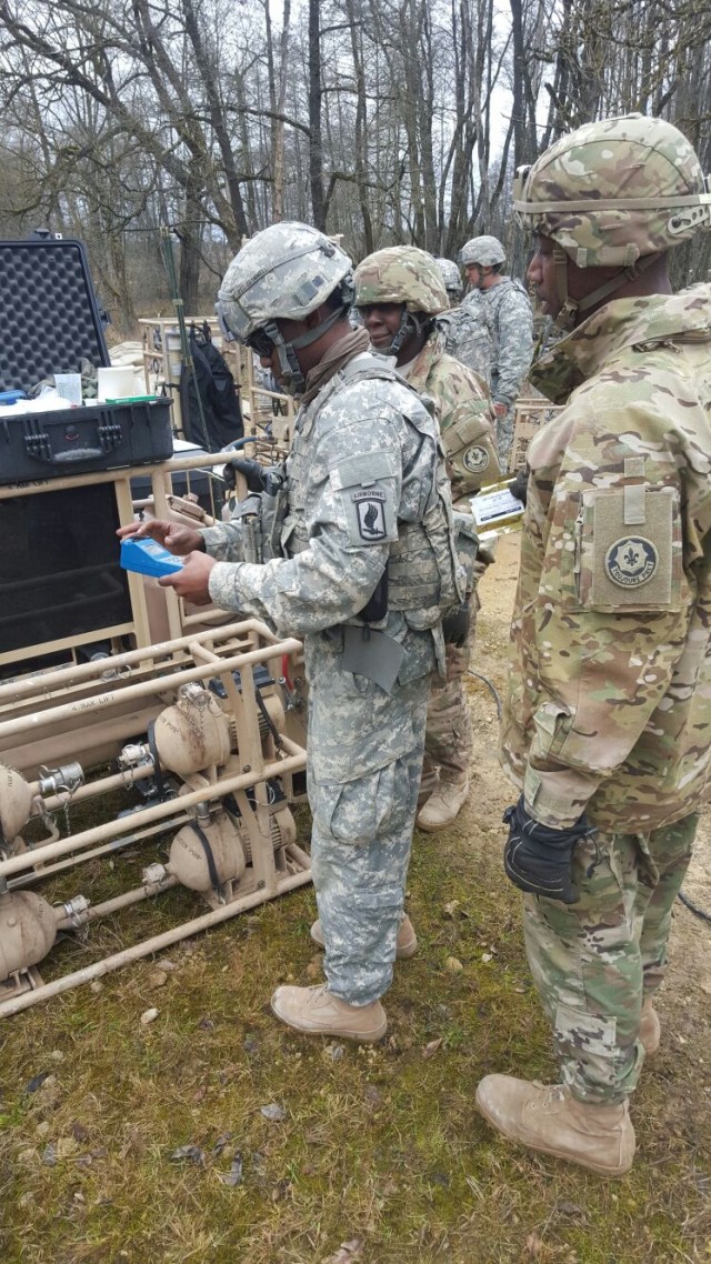 Sky Soldiers, Dragoons train as one on lightweight water purification system