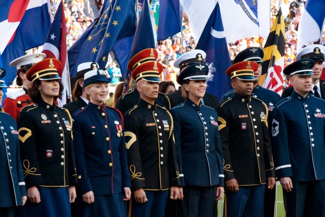 Army ceremonial units bring pomp, precision to Super Bowl 50