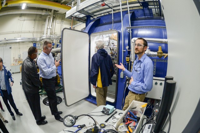 DAU fellows visit laboratory