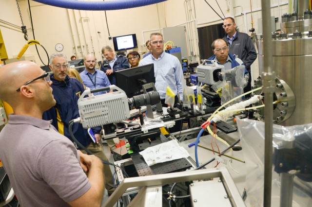 DAU fellows visit laboratory