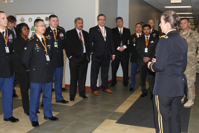 SDDC commander greets SDDC Excellence Award winners