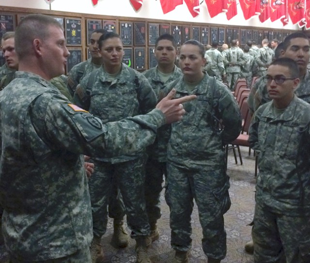 ALC shares info with Engineer OSUT Soldiers