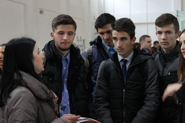 Soldiers talk with graduating Kosovo students about job opportunities