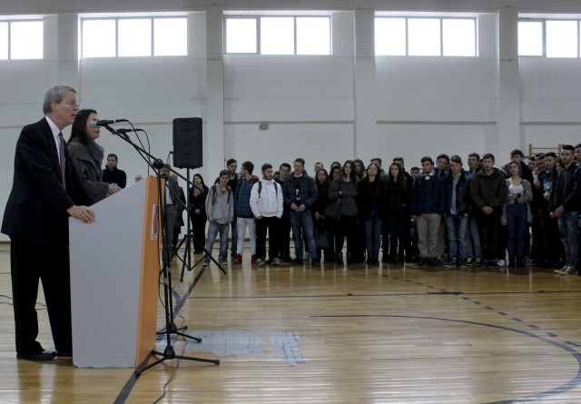 Soldiers talk with graduating Kosovo students about job opportunities
