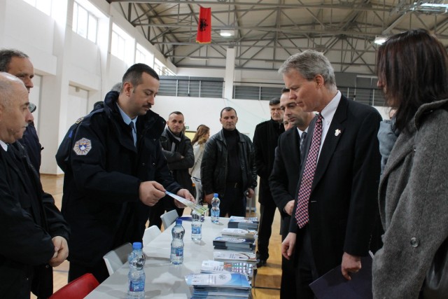 Soldiers talk with graduating Kosovo students about job opportunities