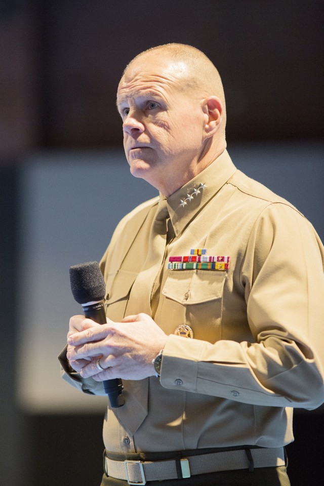 Commandant talks priorities with DC-area Marines