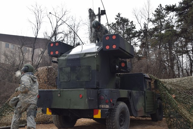 Avenger Soldiers Conduct Emplacement Drill