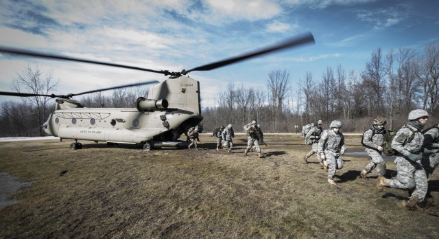 Cavalry troops conduct aerial insertion training