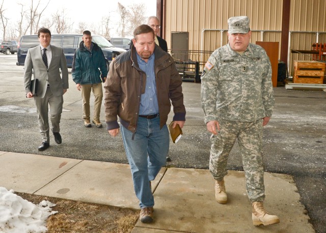 Congressional staffer visits with Army researchers
