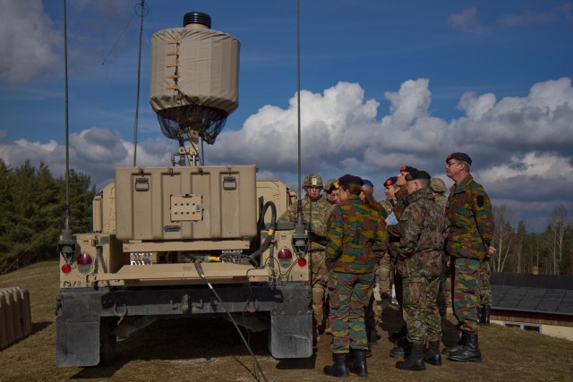 2CR Target Acquisition Section give demonstration on AN/TPQ-50 radar