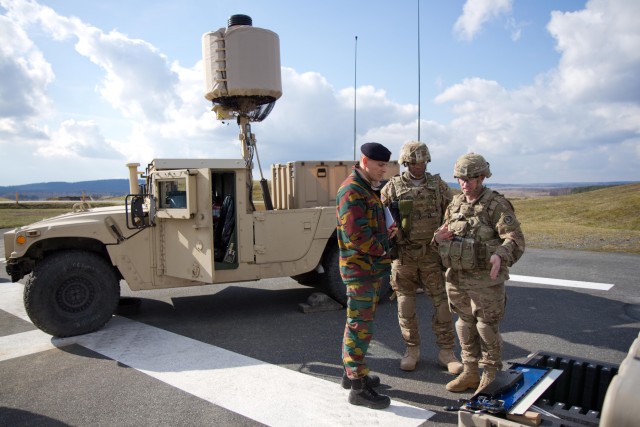 2CR Target Acquisition Section give demonstration on AN/TPQ-50 radar