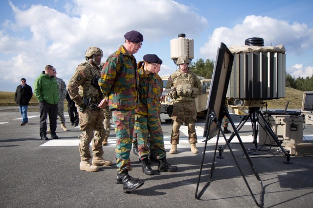 2CR Target Acquisition Section give demonstration on AN/TPQ-50 radar