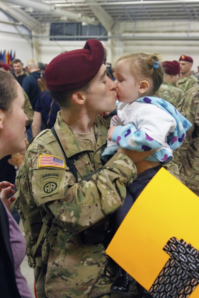 82nd Airborne Division paratroopers return home
