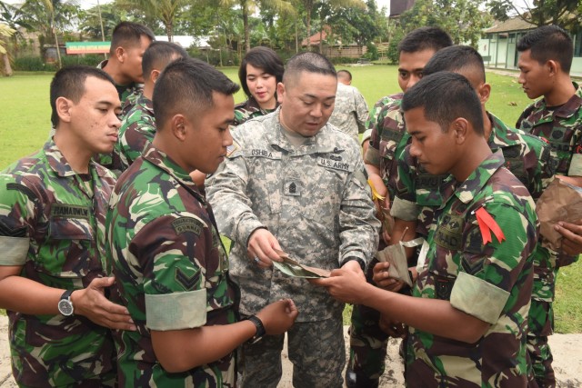 Hawaii Guardsman and Indonesian Soldiers share military tactics abroad