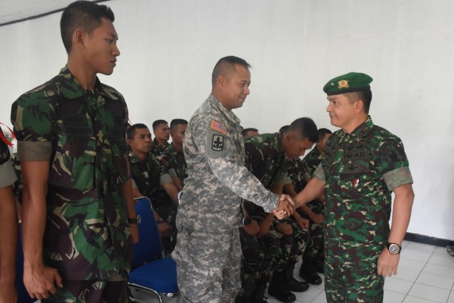 Hawaii Guardsman and Indonesian Soldiers share military tactics abroad