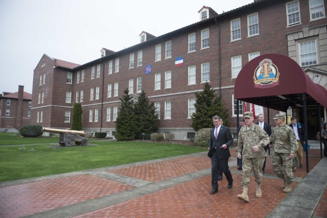 SD visits JBLM