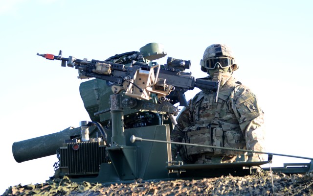 US paratroopers demonstrate TOW system capabilities to Spanish