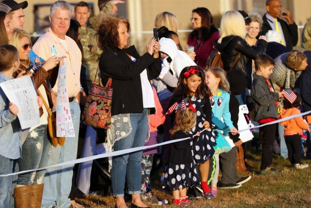 82nd Airborne Division paratroopers redeploy