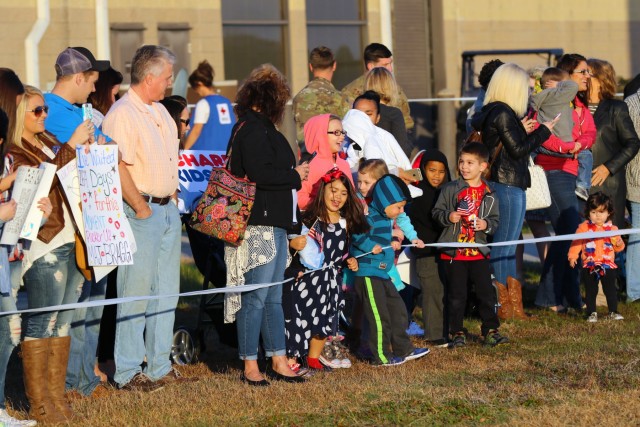 82nd Airborne Division paratroopers redeploy
