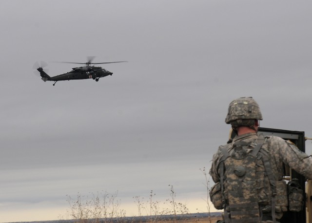 101st BSB use hoists in MEDEVAC training