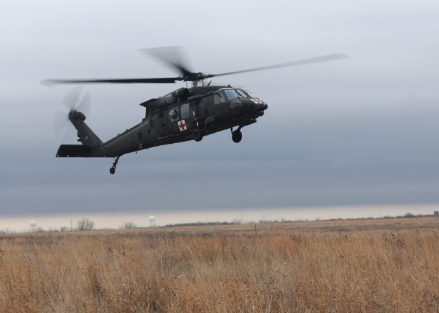 101st BSB use hoists in MEDEVAC training