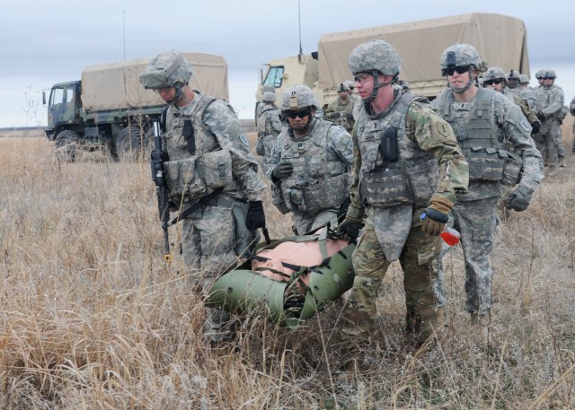 101st BSB use hoists in MEDEVAC training