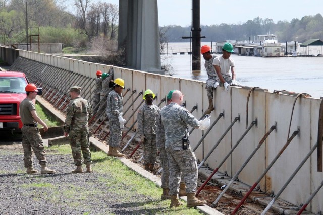 Louisiana Guardsmen assist in assembling emergency levee walls