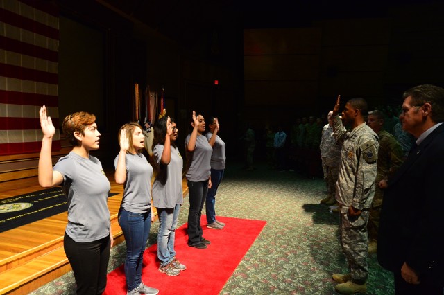 USASMA witnesses female combat arms enlistment