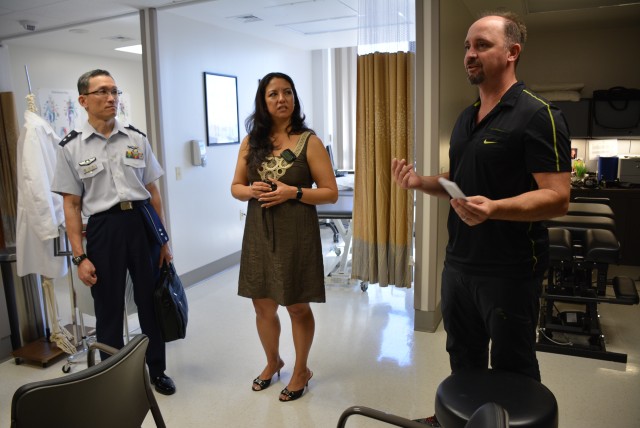 Japan Air Self Defense Force Surgeon General visit to TAMC