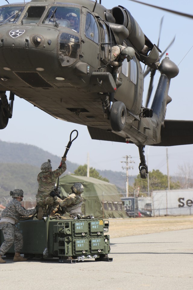 Guardian Battalion Teams with Aviators during Resupply Training