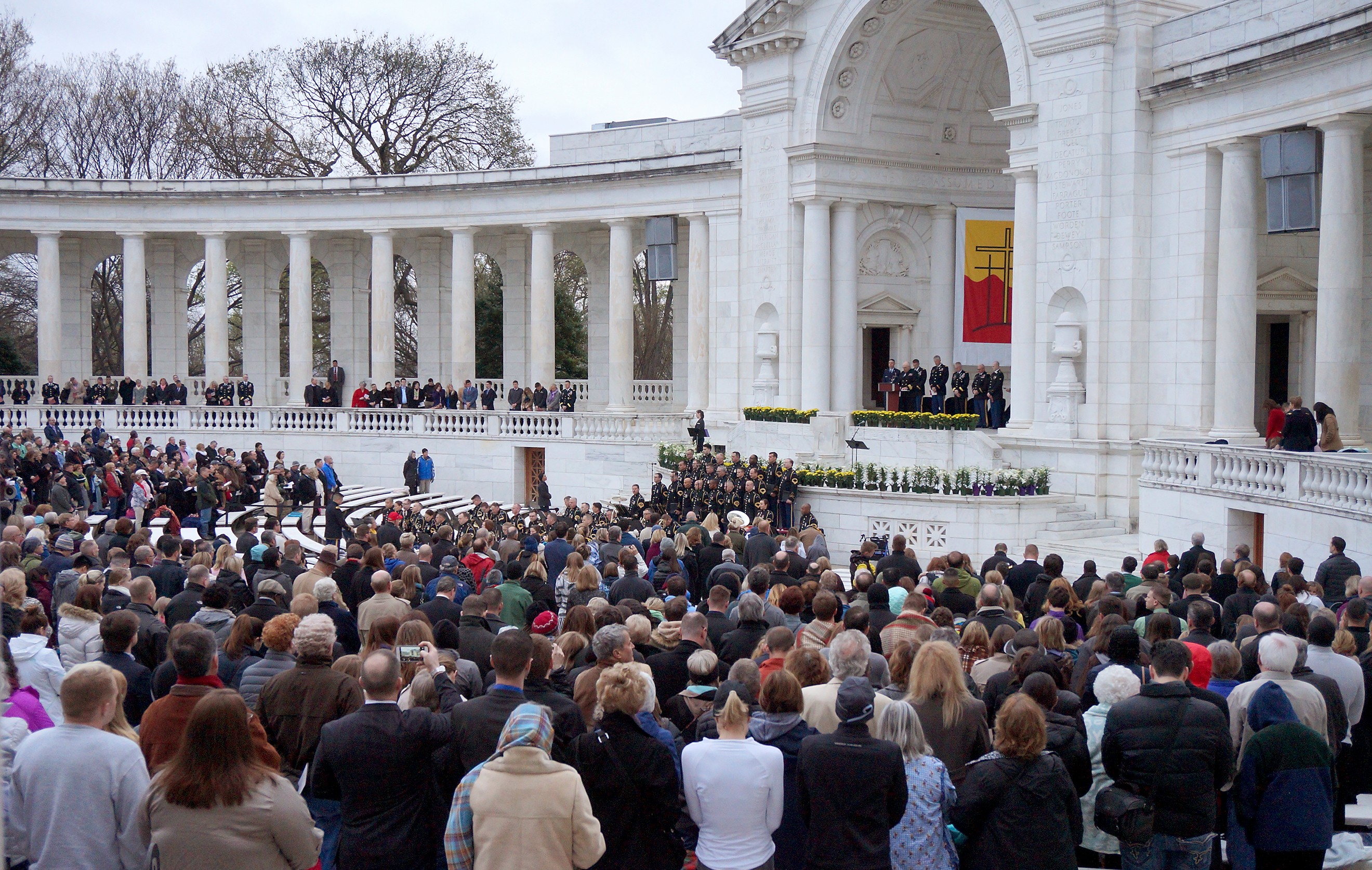 Thousands flock to Arlington National Cemetery for Easter Sunrise