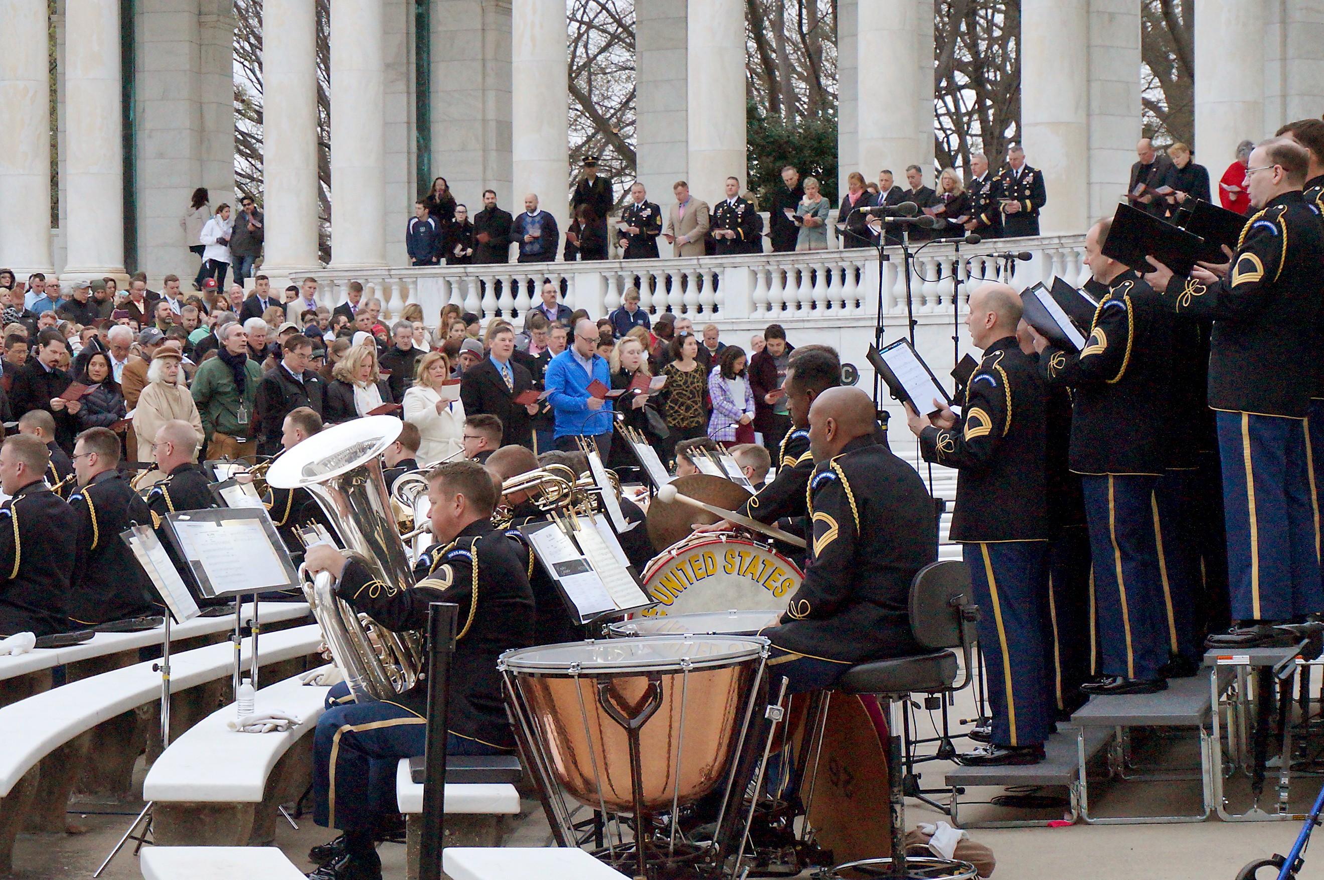 Thousands flock to Arlington National Cemetery for Easter Sunrise