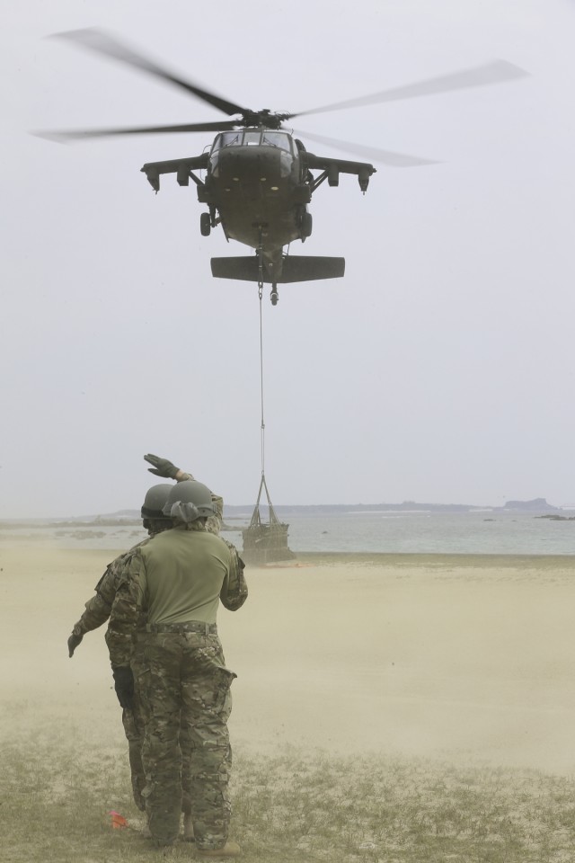 Special Forces support Soldiers participate in sling-load operations