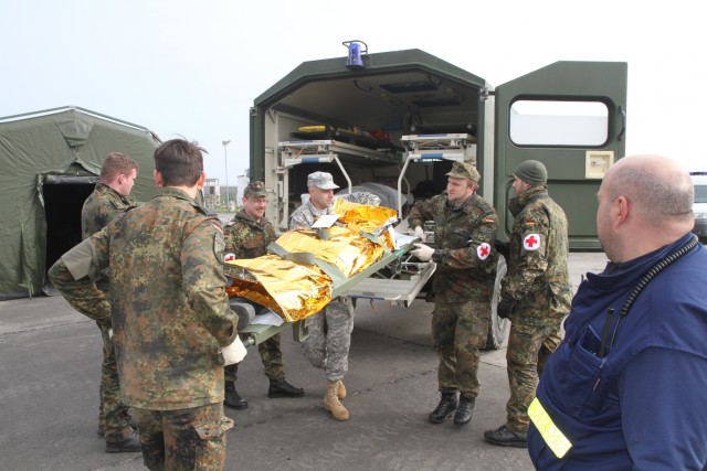 Simulated explosion tests U.S. Army Reserve and German disaster responders