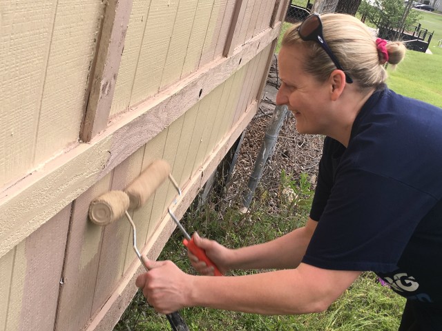 OTC Volunteers give back to Special Olympics Texas, uses paint