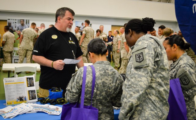 Soldiers receive information at Fort Leonard Wood fair