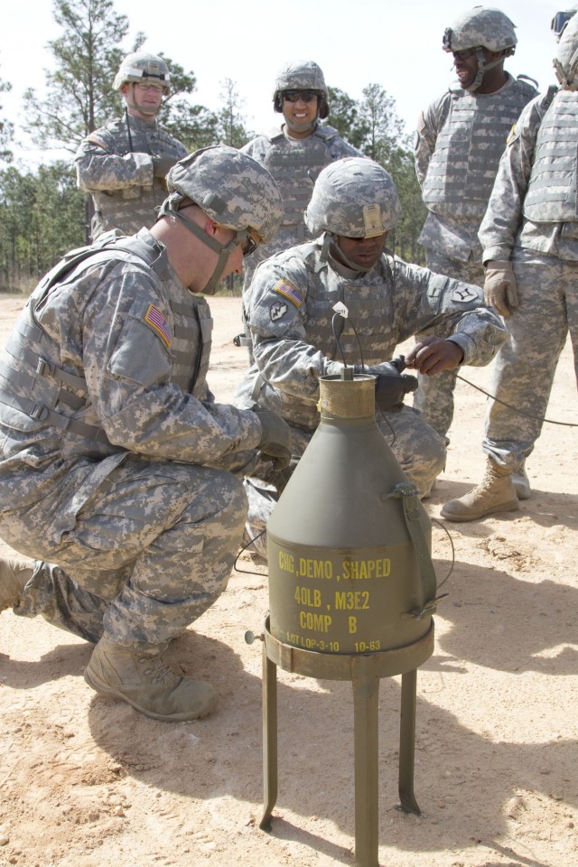 Florida National Guard Soldiers train to be Combat Engineers