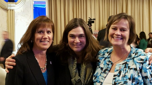 USAMMDA Employees Participate in Leadership Training