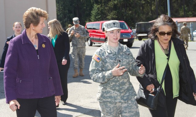 JBLM Soldier speaks with DACOWITS