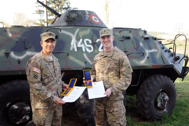 Soldiers receive Romanian award for aiding victims of car crash