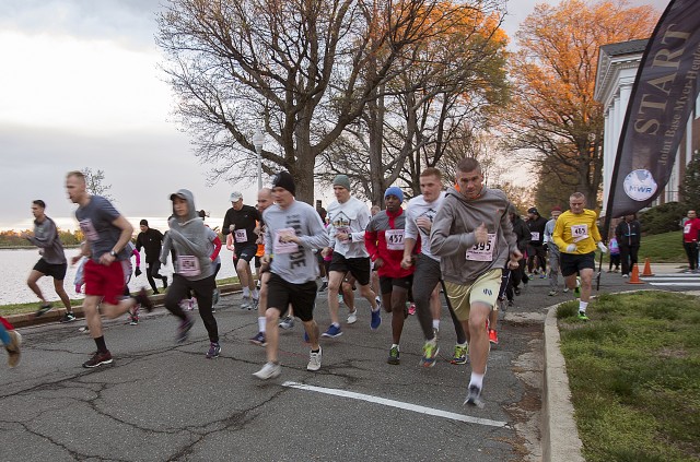 Frigid winds don't deter Cherry Blossom runners