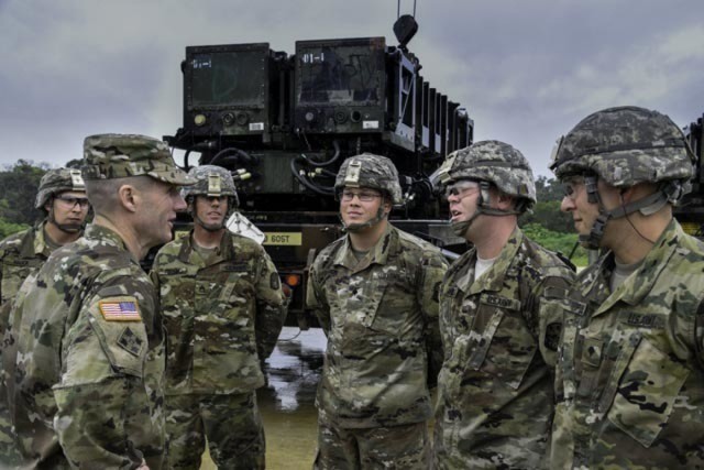 SMA Dailey Visits Snake Eyes' Soldiers
