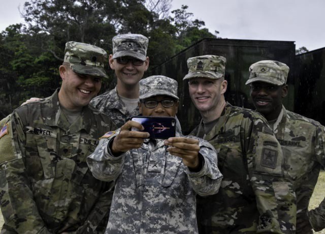 SMA Dailey Visits Snake Eyes' Soldiers
