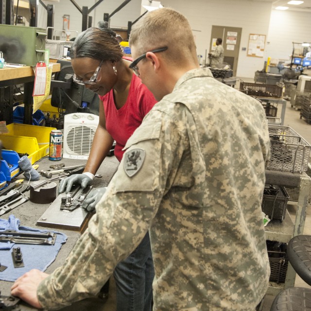 National Guard soldiers learn mechanic skills at ANAD
