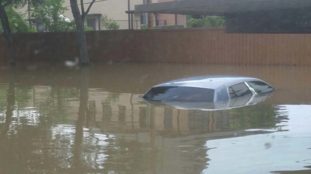 Texas Guardsmen rescue 140 in Houston floods