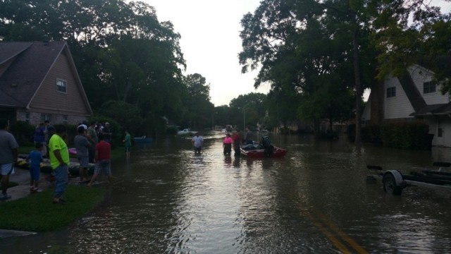 Texas Guardsmen rescue 140 in Houston floods