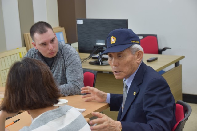 Korean War Veteran discusses resiliency with Soldiers in Korea