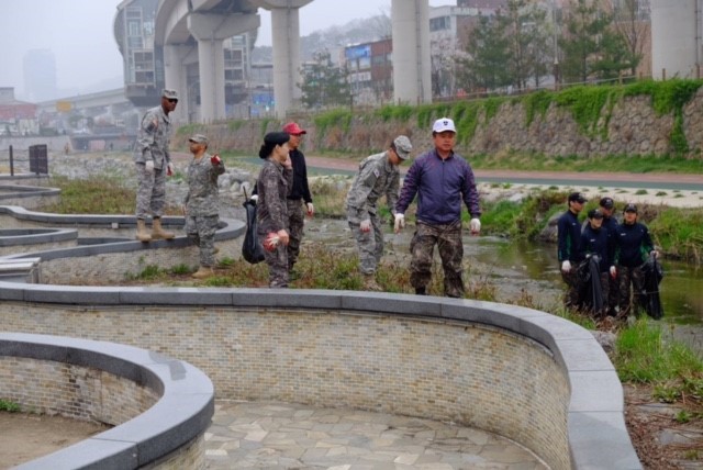 2501st DLD partners together for beautification project on the Yongin River