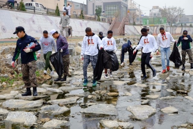 2501st DLD partners together for beautification project on the Yongin River